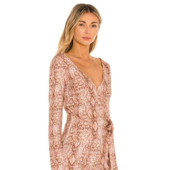 LOVERS + FRIENDS NWT Snake Print Long Sleeve Wrap Top Size L - Picture 1 of 7